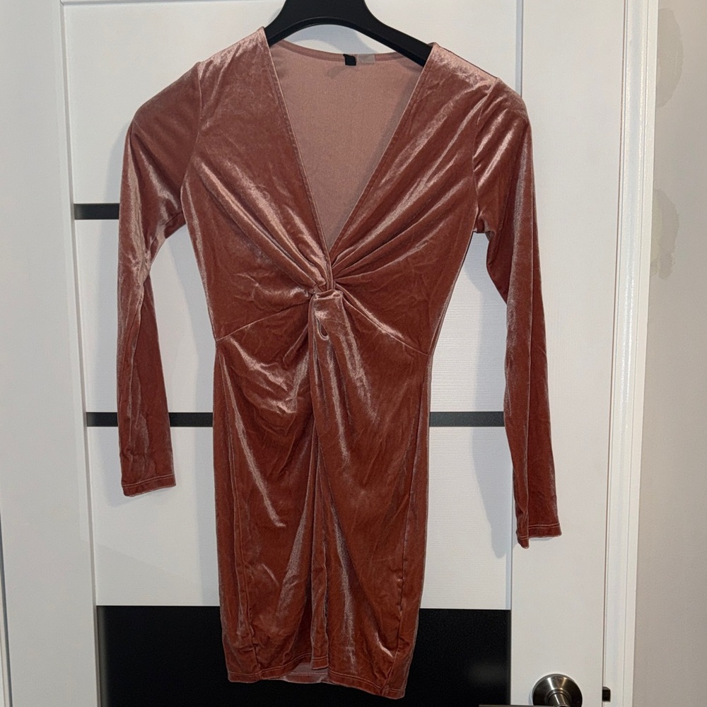 H&M Velvet Long Sleeve Dress in Blush